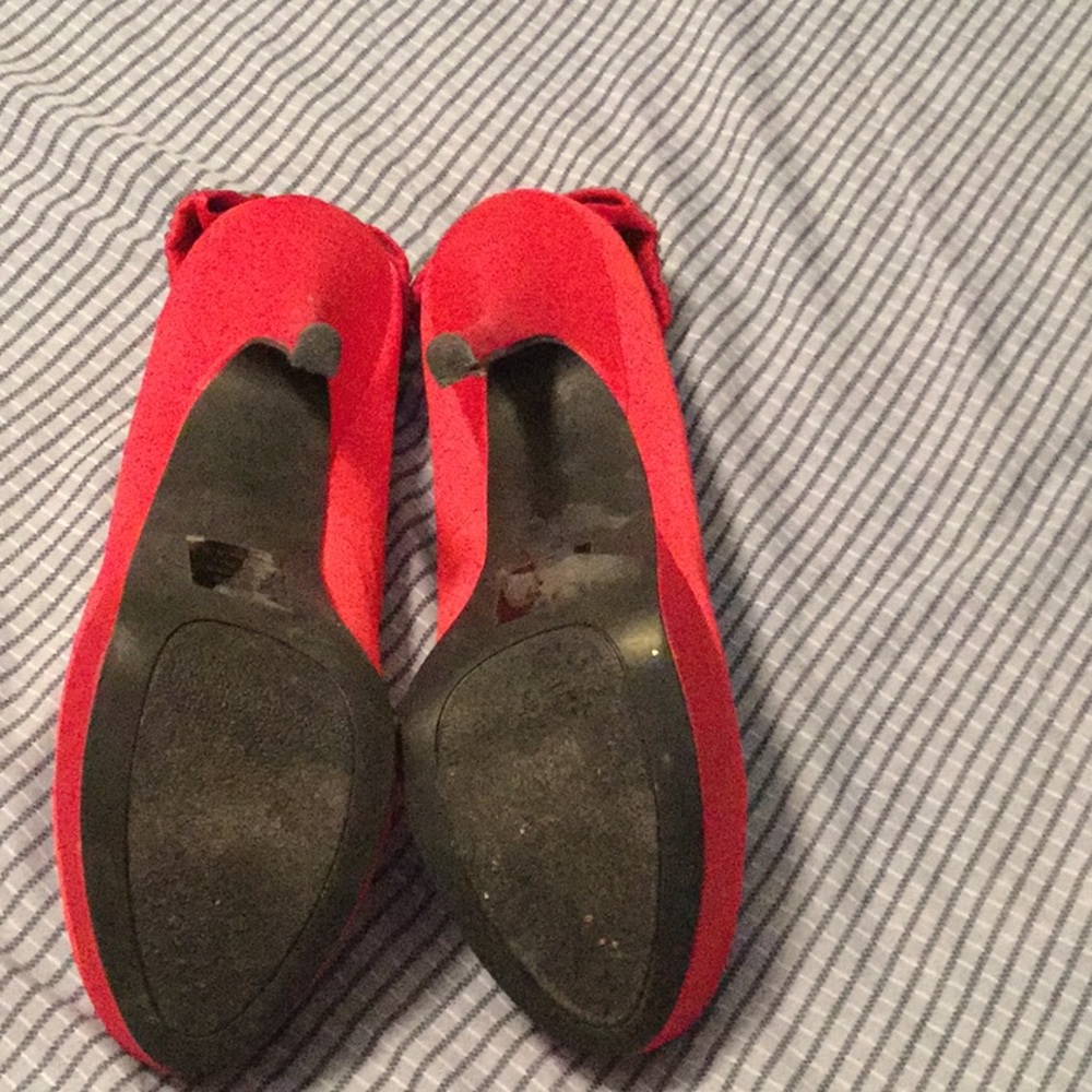 Red Pumps - Picture 7 of 8